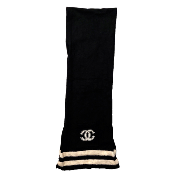 CHANEL Black & White Fur Scarf with Iconic Logo Pocket - Picture 2 of 16